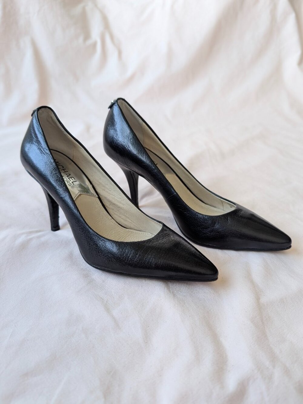 MICHAEL KORS Pointed Toe Leather Pump | Size 6
